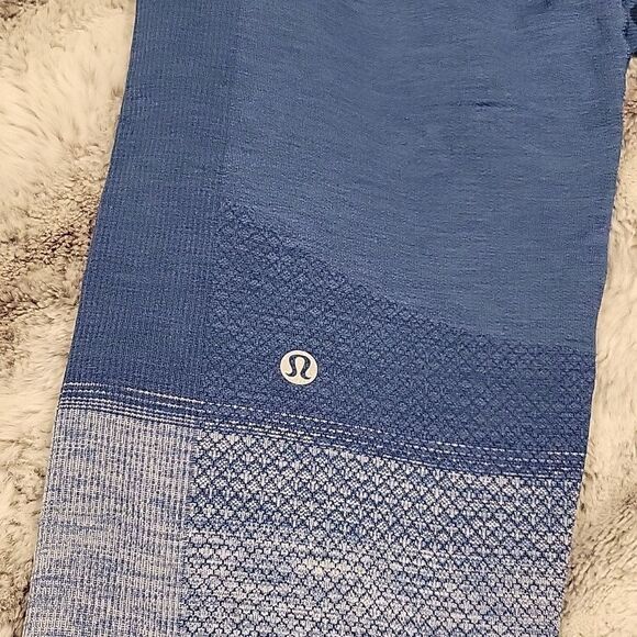 Lululemon Seamlessly Street Crop Leggings, size 4 - Picture 6 of 9